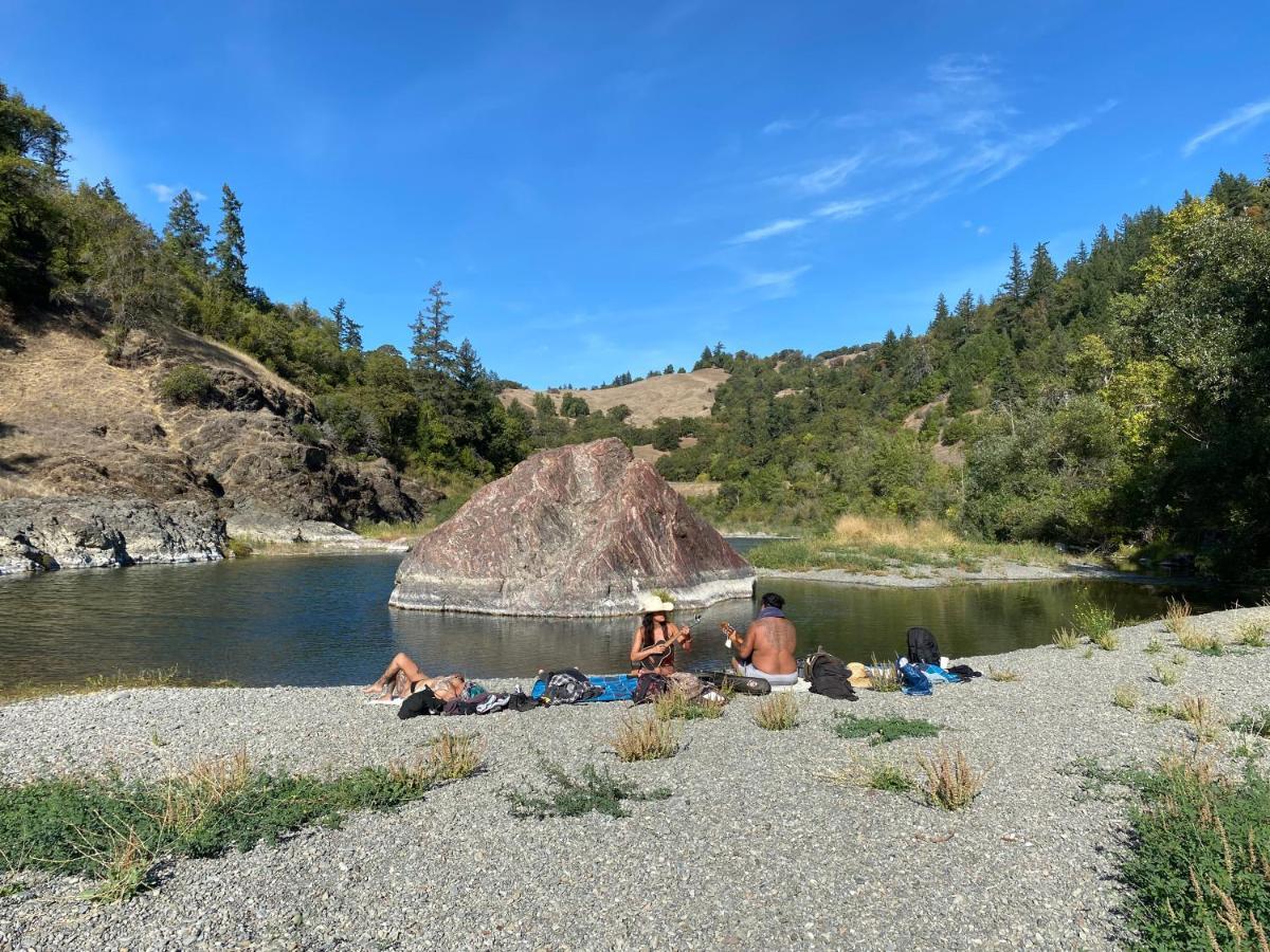 Glamping In The Redwoods With A Hot Tub! Hotel Garberville Ngoại thất bức ảnh