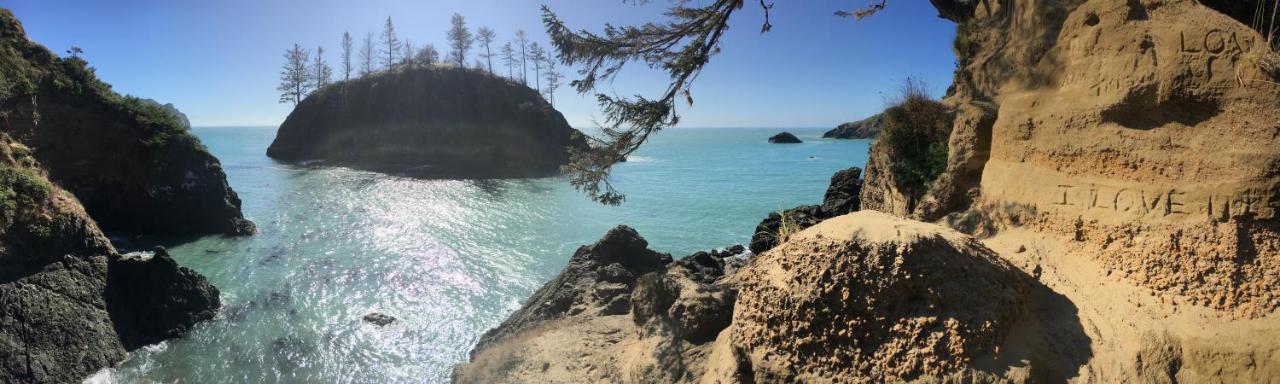 Glamping In The Redwoods With A Hot Tub! Hotel Garberville Ngoại thất bức ảnh
