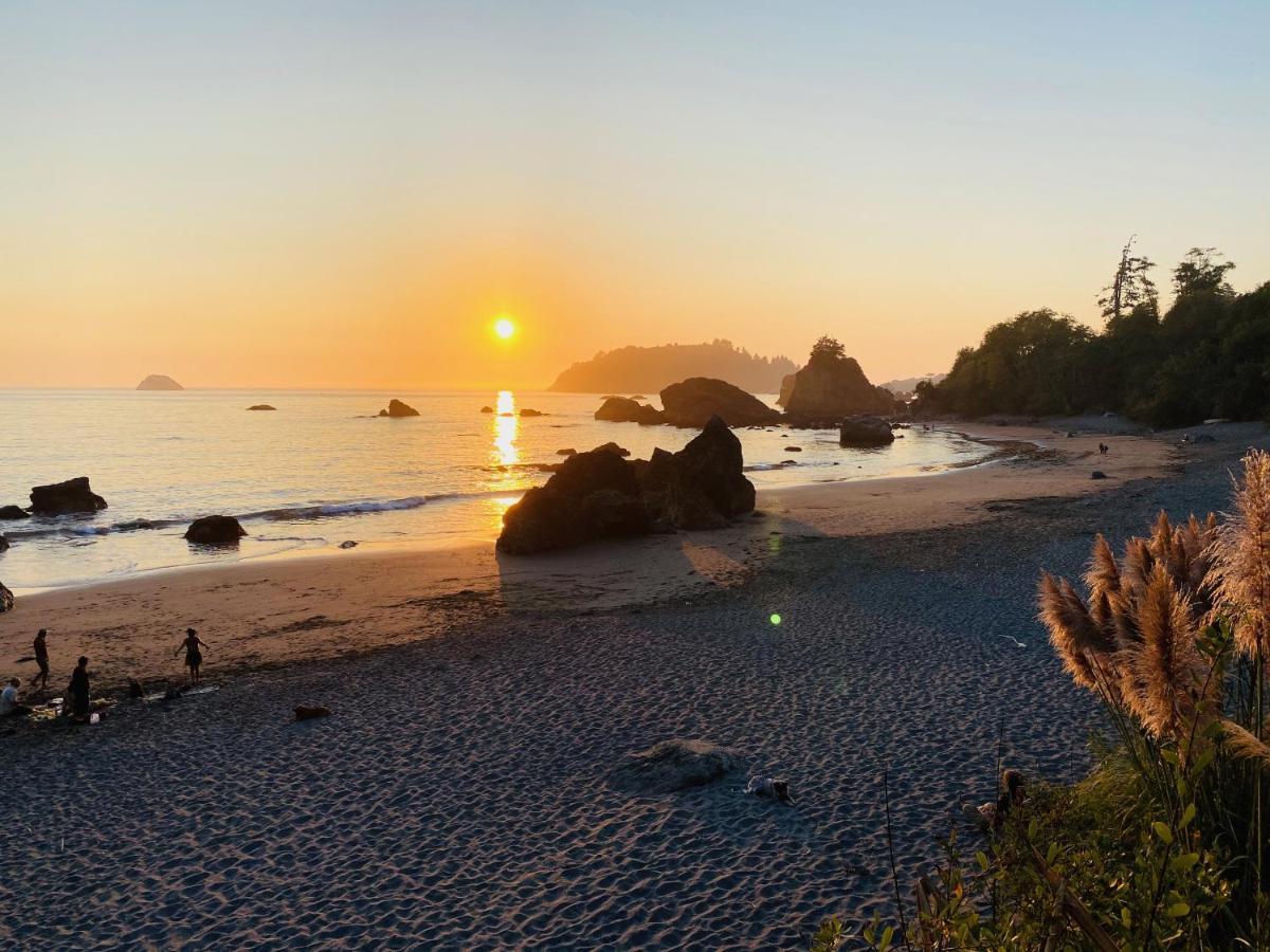 Glamping In The Redwoods With A Hot Tub! Hotel Garberville Ngoại thất bức ảnh