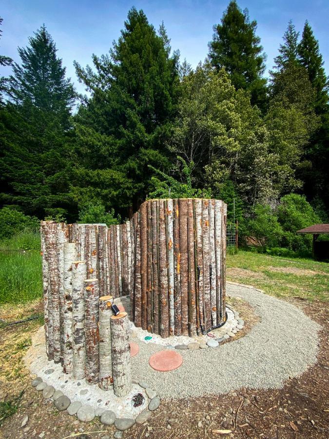 Glamping In The Redwoods With A Hot Tub! Hotel Garberville Ngoại thất bức ảnh